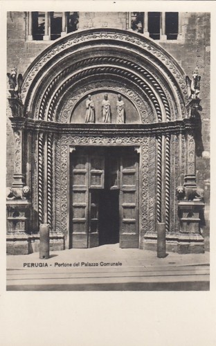 Perugia portone del palazzo - perugia,,